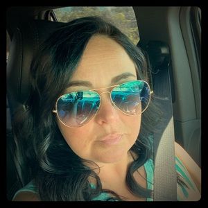 Meet your Posher, Andrea